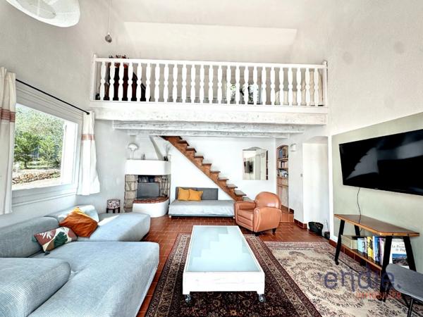LORGUES proche centre villa rénovée sur 4651 m² et piscine