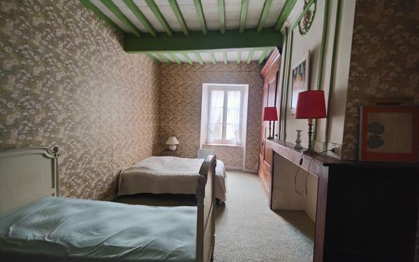 Maison à vendre    6 pièces •  Montpezat-de-Quercy