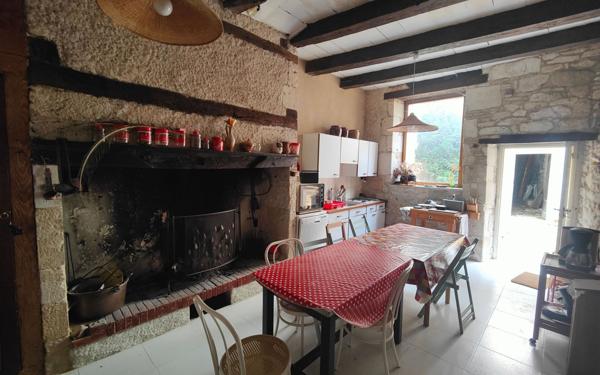 Maison à vendre    6 pièces •  Montpezat-de-Quercy