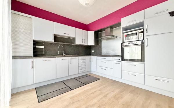 Maison à vendre    8 pièces • 193 m2 Lèves