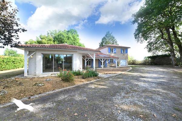 Maison à vendre 283 392 € Pérignac 7 p 198 m² DPE C