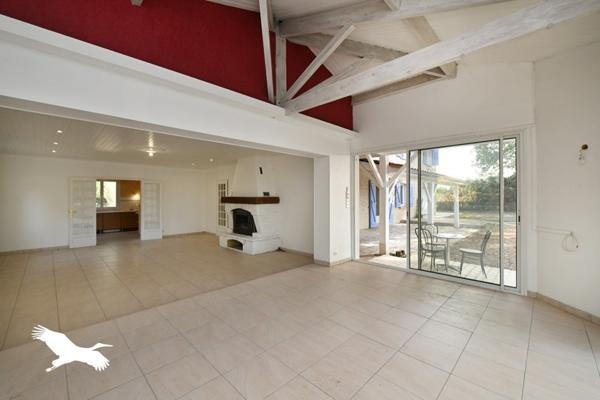 Maison à vendre 283 392 € Pérignac 7 p 198 m² DPE C