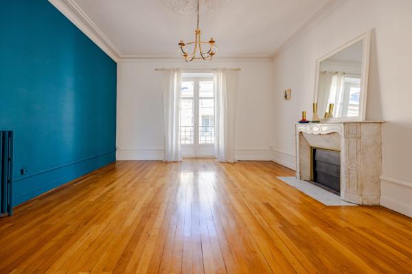 Charmant T5 ancien de 102m2