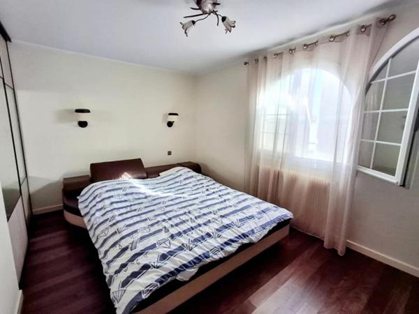 Maison de plain-pied - 4 chambres, piscine, garage avec mezzanine, Ambès (33810)