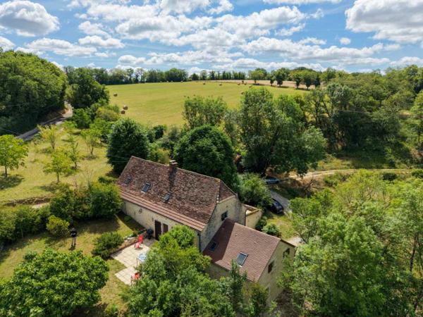 Maison ancienne - Gourdon EXCLUSIVITE - Agréable Propriété de caractère avec spacieuse maison et grange en pierre sur 3586 m² arborés