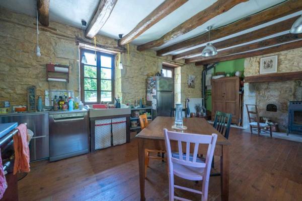 Maison ancienne - Gourdon EXCLUSIVITE - Agréable Propriété de caractère avec spacieuse maison et grange en pierre sur 3586 m² arborés