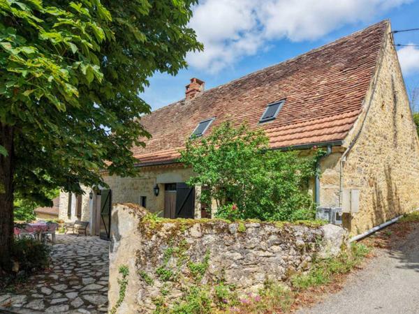 Maison ancienne - Gourdon EXCLUSIVITE - Agréable Propriété de caractère avec spacieuse maison et grange en pierre sur 3586 m² arborés