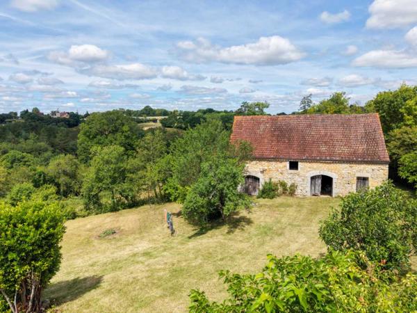 Maison ancienne - Gourdon EXCLUSIVITE - Agréable Propriété de caractère avec spacieuse maison et grange en pierre sur 3586 m² arborés