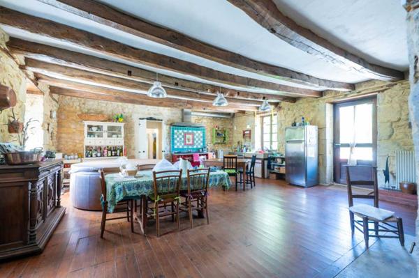 Maison ancienne - Gourdon EXCLUSIVITE - Agréable Propriété de caractère avec spacieuse maison et grange en pierre sur 3586 m² arborés