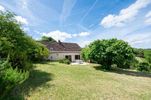 Maison ancienne - Gourdon EXCLUSIVITE - Agréable Propriété de caractère avec spacieuse maison et grange en pierre sur 3586 m² arborés