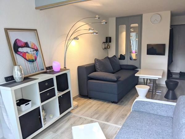 Pinède. Studio cabine loggia avec jardin