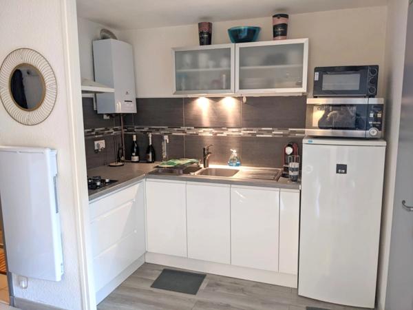 Pinède. Studio cabine loggia avec jardin