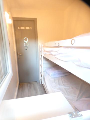 Pinède. Studio cabine loggia avec jardin