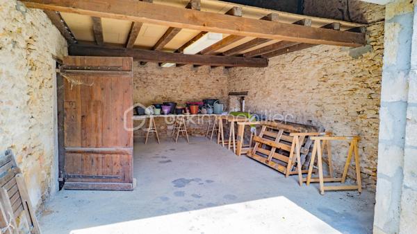 Laissez vous charmer par cette belle maison berrichonne de caractère chargée d'histoire. Cette propriété, qui s'apparente à un ancien relais de poste, érigée au tout début du 20ème siècle saura vous surprendre par ses volumes et sa luminosité.

Avec ses 205m² habitables, cette grande maison située dans un village aux portes du Berry est idéale pour profiter d'une vie familiale au calme. Le confort intérieur est assuré par un réseau de chauffage central alimenté par une chaudière à granulés de bois. Ce mode de chauffage économique, utilisant une énergie renouvelable qui se prête parfaitement au cadre environnant des lieux, permet une gestion optimale de la consommation pour chacune des nombreuses pièces qui composent ce bien.

La visite débutera par la découverte de la terrasse de 50m², idéale pour profiter des beaux jours en famille ou entre amis. Vous entrerez ensuite par la grande cuisine séparée de 40m² aménagée et équipée. Cette véritable pièce à part entière de la maison accueille un poêle à bois offrant la possibilité d'un chauffage d'appoint. Le séjour de 34m² qui s'ouvrira à vous saura vous impressionner par ses grandes ouvertures et sa baie vitrée donnant sur le terrain. Elles laisseront entrer une belle luminosité sur cette agréable pièce dans laquelle vous trouverez une impressionnante cheminée et son insert à bois fonctionnel pour embellir et réchauffer vos soirées d'hiver.

La suite de la visite vous emmènera sur une seconde entrée de 15m², située sur le coté opposé de la maison, qui donne accès à la première salle d'eau et à une première chambre de 11m². La proximité des pièces offre une très belle possibilité de vie de plein pied. Cette entrée donne également l'accès à un très bel escalier menant à une partie de la maison toujours aussi surprenante.

À l'étage vous découvrirez un grand palier de 22m² desservant une seconde salle d'eau de 10m² ainsi que 4 chambres d'une superficie de 17m² pour deux d'entre elles, 18m² pour la troisième et 20m² pour la dernière. Cette dernière chambre donne accès, en enfilade, à un grand dégagement en grande partie aménagé comprenant un dressing de 5m².

Un second escalier vous permettra de redescendre dans la réserve de 38m² accueillant la chaufferie et la laverie. Un véritable atout pour satisfaire une vie de famille.

Le joli terrain arboré d'une superficie de 1250m² offre un espace de jeu et de détente dans un cadre de vie calme et sans vis-à-vis notable. Une première dépendance de 20m² se trouvant à proximité de la maison vous permettra de ranger les outils nécessaires à son entretien. Un garage de 22m² et son grand atelier de 60m² à restaurer qui devaient, jadis, faire office d'accueil pour le changement de chevaux, vous renverront à toute l'histoire de ce bien.

L'agencement de cette maison laisse également libre court à un projet professionnel. La grande cuisine et son salon séjour permettent la projection pour la création d'un lieu de restauration et les grandes chambres vous permettront d'imaginer un accueil de type auberge ou maison d'hôte. L'ensemble garage et atelier pourrait offrir une possibilité de stationnement couvert d'une grande capacité.

Une maison pleine de caractère aux multiples facettes à venir découvrir sans tarder.

Plus de photo et surtout la vidéo sur mon site:
https://bskimmobilier.com/lenne-stephane-11317