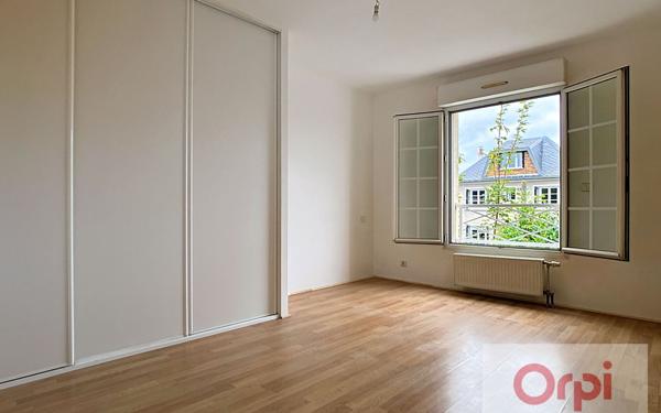 Maison à vendre    6 pièces • 144,57 m2 Issy-les-Moulineaux