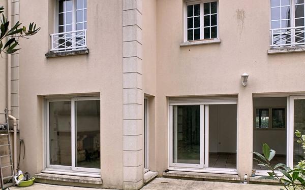 Maison à vendre    6 pièces • 144,57 m2 Issy-les-Moulineaux