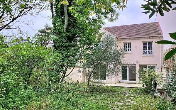 Maison à vendre    6 pièces • 144,57 m2 Issy-les-Moulineaux