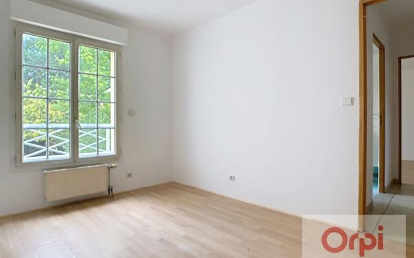 Maison à vendre    6 pièces • 144,57 m2 Issy-les-Moulineaux