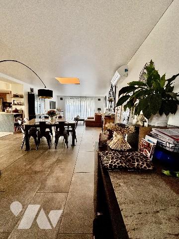 A FORCALQUIER, à vendre maison de 140m² habitables avec garage, piscine et terrains clos de 881m².