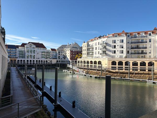 F2 MARINA €298 000 ** - Référence 1993