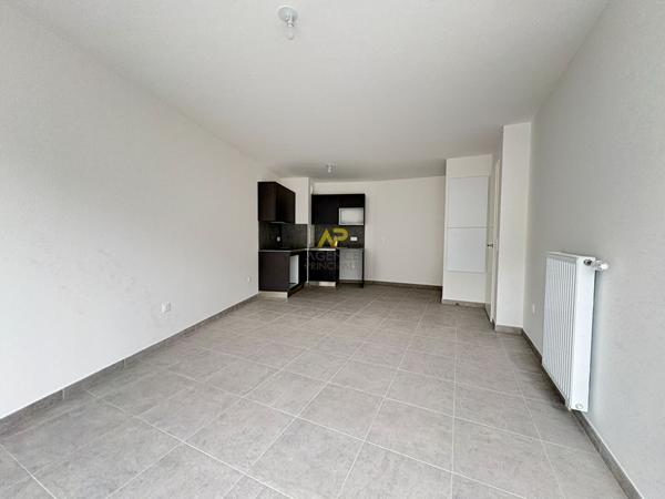 F2 MARINA €298 000 ** - Référence 1993