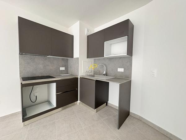 F2 MARINA €298 000 ** - Référence 1993