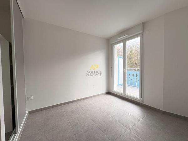 F2 MARINA €298 000 ** - Référence 1993