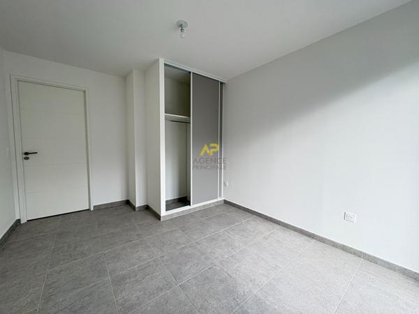 F2 MARINA €298 000 ** - Référence 1993