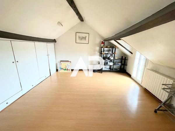 Maison 10 pièce(s) 280 m2 €595 000 ** - Référence 1553