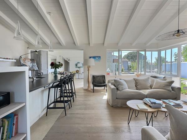 Superbe maison d’architecte avec piscine Loix