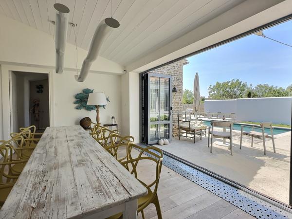 Superbe maison d’architecte avec piscine Loix