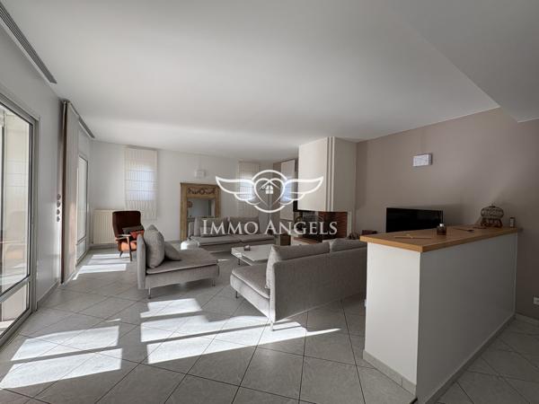 MAISON D'ARCHITECTE-4 CHAMBRES-PISCINE-DOUBLE GARAGE-PARCELLE ARBOREE DE 940 M2