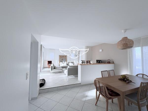 MAISON D'ARCHITECTE-4 CHAMBRES-PISCINE-DOUBLE GARAGE-PARCELLE ARBOREE DE 940 M2