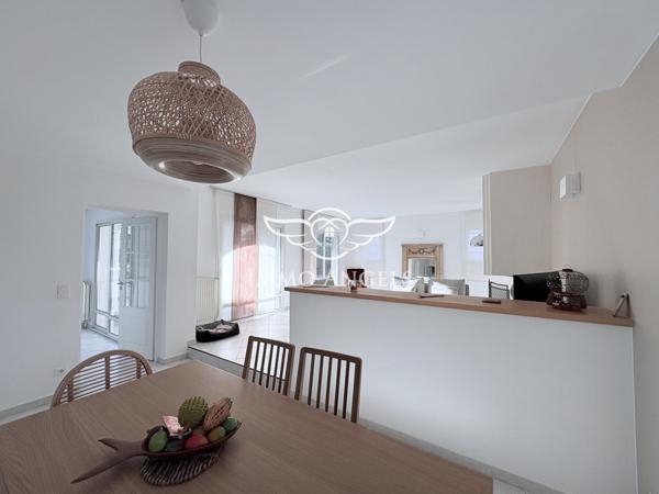 MAISON D'ARCHITECTE-4 CHAMBRES-PISCINE-DOUBLE GARAGE-PARCELLE ARBOREE DE 940 M2