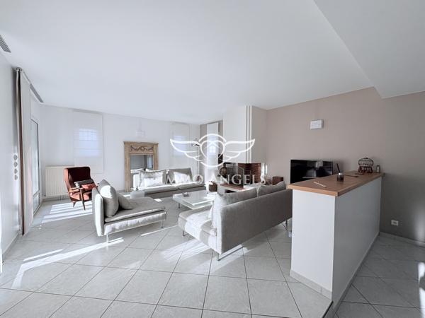 MAISON D'ARCHITECTE-4 CHAMBRES-PISCINE-DOUBLE GARAGE-PARCELLE ARBOREE DE 940 M2