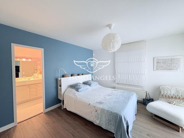 MAISON D'ARCHITECTE-4 CHAMBRES-PISCINE-DOUBLE GARAGE-PARCELLE ARBOREE DE 940 M2