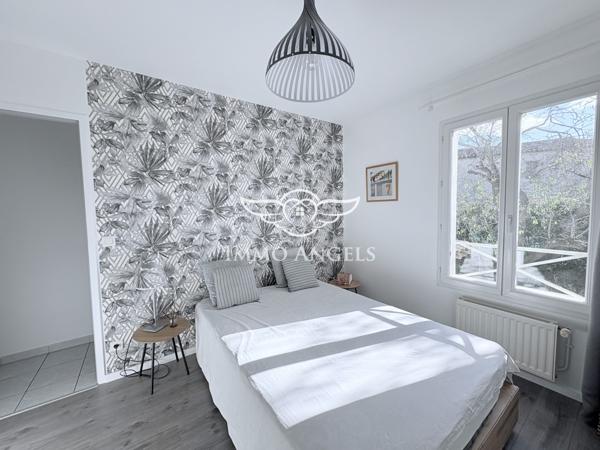 MAISON D'ARCHITECTE-4 CHAMBRES-PISCINE-DOUBLE GARAGE-PARCELLE ARBOREE DE 940 M2