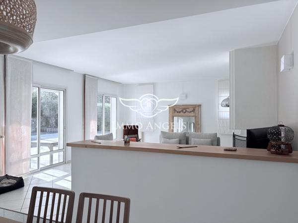 MAISON D'ARCHITECTE-4 CHAMBRES-PISCINE-DOUBLE GARAGE-PARCELLE ARBOREE DE 940 M2