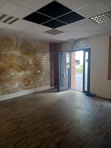 Location                                                      Local commercial
                        
                     2 pièces                      50 m2                     à Hénin-Beaumont