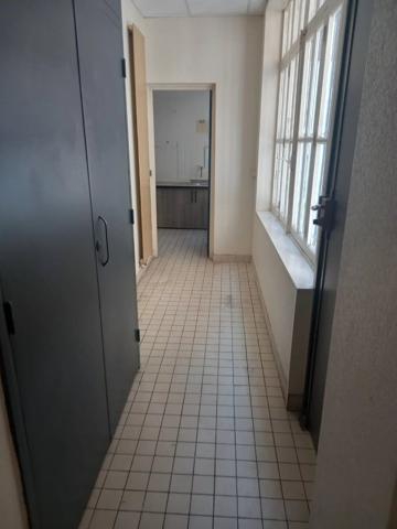 Location                                                      Local commercial
                        
                     2 pièces                      50 m2                     à Hénin-Beaumont