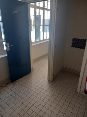 Location                                                      Local commercial
                        
                     2 pièces                      50 m2                     à Hénin-Beaumont