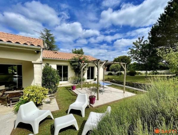 Plain-pied 209 m² au bout d’une impasse, sans vis-à-vis,au calme absolu, à 600m à pied de l'épicerie du village