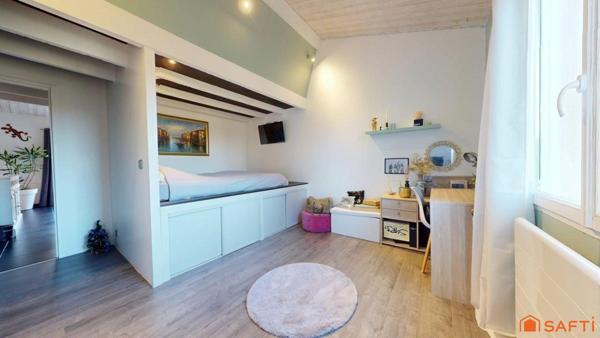 Plain-pied 209 m² au bout d’une impasse, sans vis-à-vis,au calme absolu, à 600m à pied de l'épicerie du village