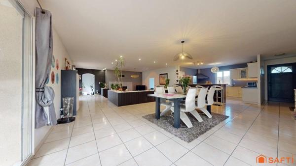 Plain-pied 209 m² au bout d’une impasse, sans vis-à-vis,au calme absolu, à 600m à pied de l'épicerie du village