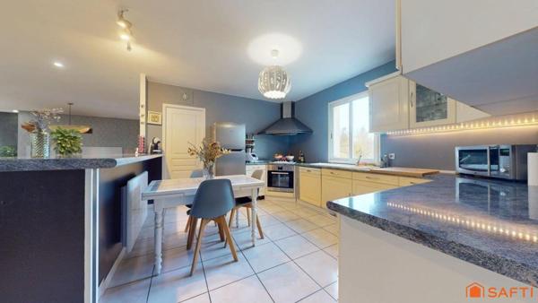 Plain-pied 209 m² au bout d’une impasse, sans vis-à-vis,au calme absolu, à 600m à pied de l'épicerie du village