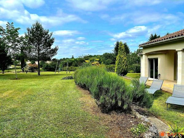Plain-pied 209 m² au bout d’une impasse, sans vis-à-vis,au calme absolu, à 600m à pied de l'épicerie du village