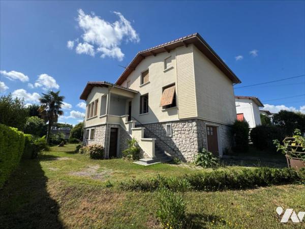 PROCHE CENTRE, GRAND HABITATION FAMILIALE AVEC JARDIN