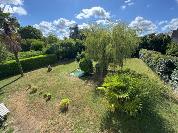 PROCHE CENTRE, GRAND HABITATION FAMILIALE AVEC JARDIN