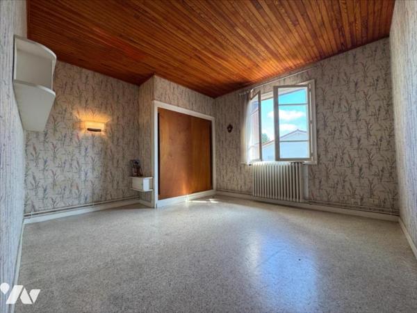 PROCHE CENTRE, GRAND HABITATION FAMILIALE AVEC JARDIN