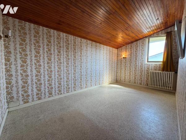 PROCHE CENTRE, GRAND HABITATION FAMILIALE AVEC JARDIN